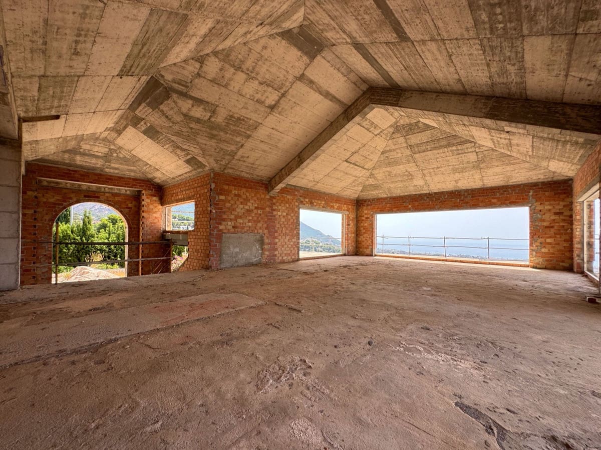 7 bedroom Villa for sale in Mijas with pool garage - € 1,800,000 (Ref: 9169725)