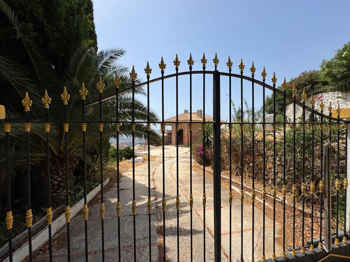 7 bedroom Villa for sale in Mijas with pool garage - € 1,800,000 (Ref: 9169725)