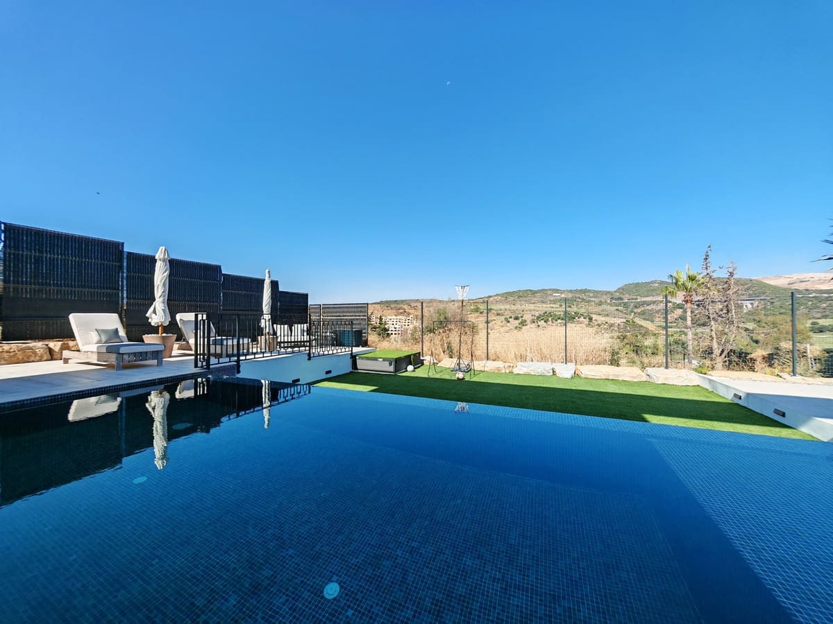 5 chambre Villa/Maison à vendre à Estepona avec piscine garage - 1 590 000 € (Ref: 9175062)