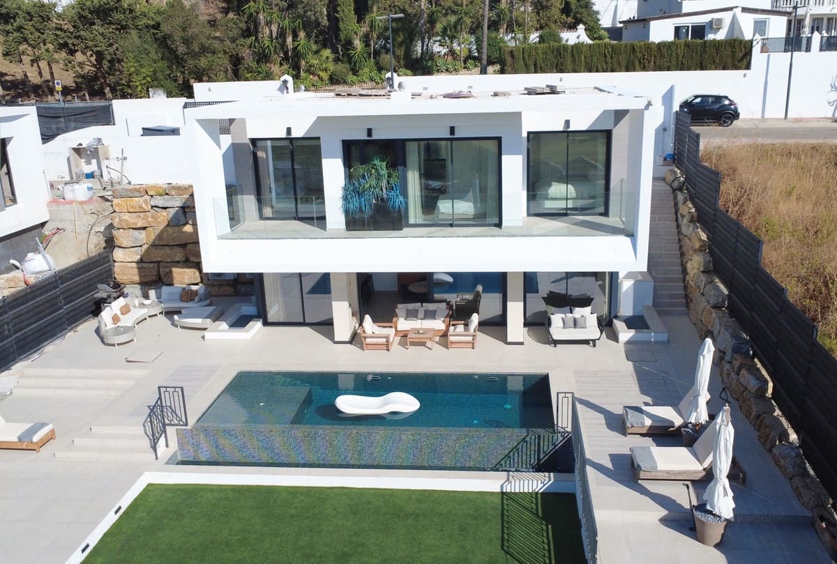 5 quarto Moradia para venda em Estepona com piscina garagem - 1 490 000 € (Ref: 9175062)