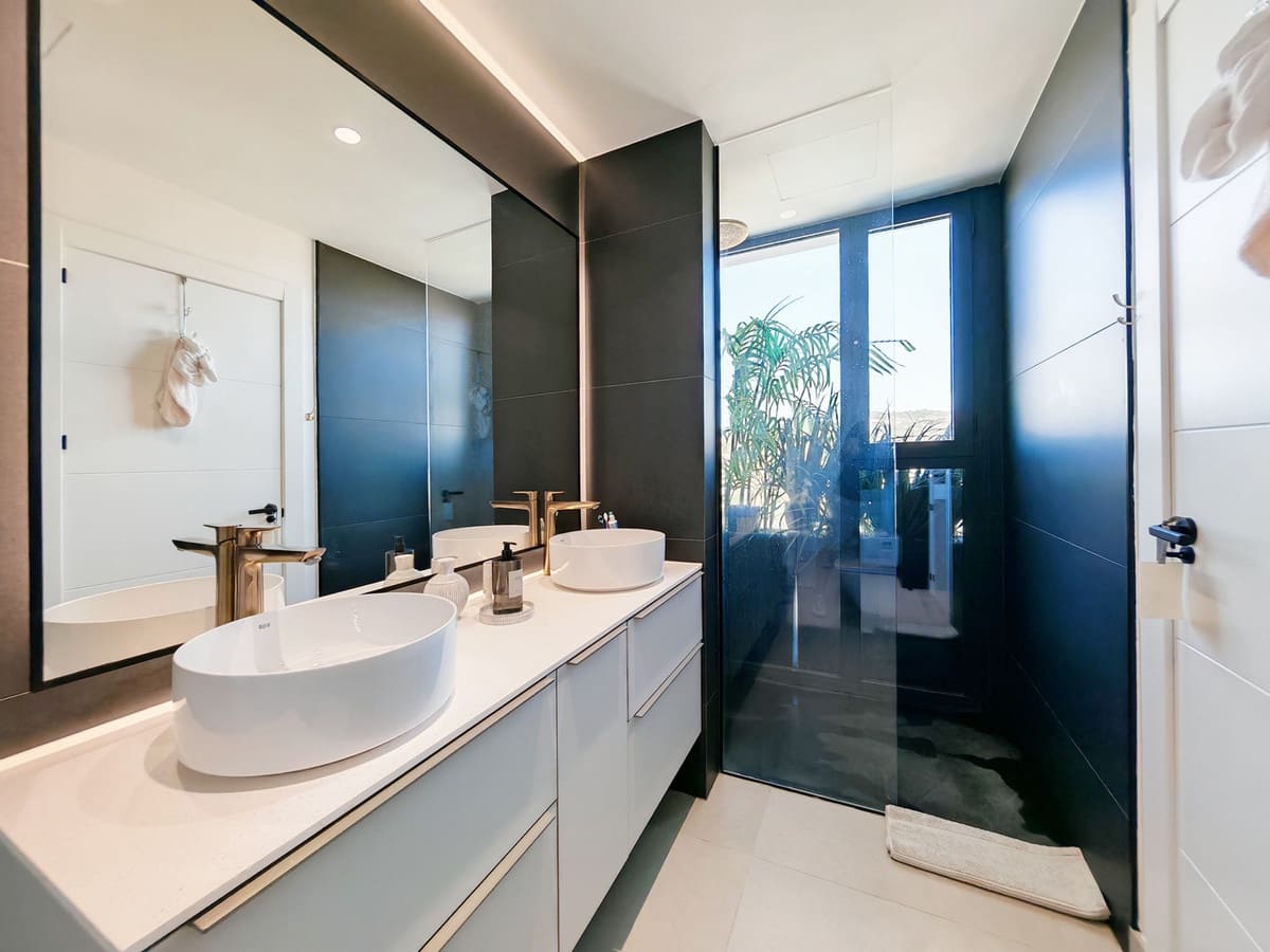 5 quarto Moradia para venda em Estepona com piscina garagem - 1 490 000 € (Ref: 9175062)