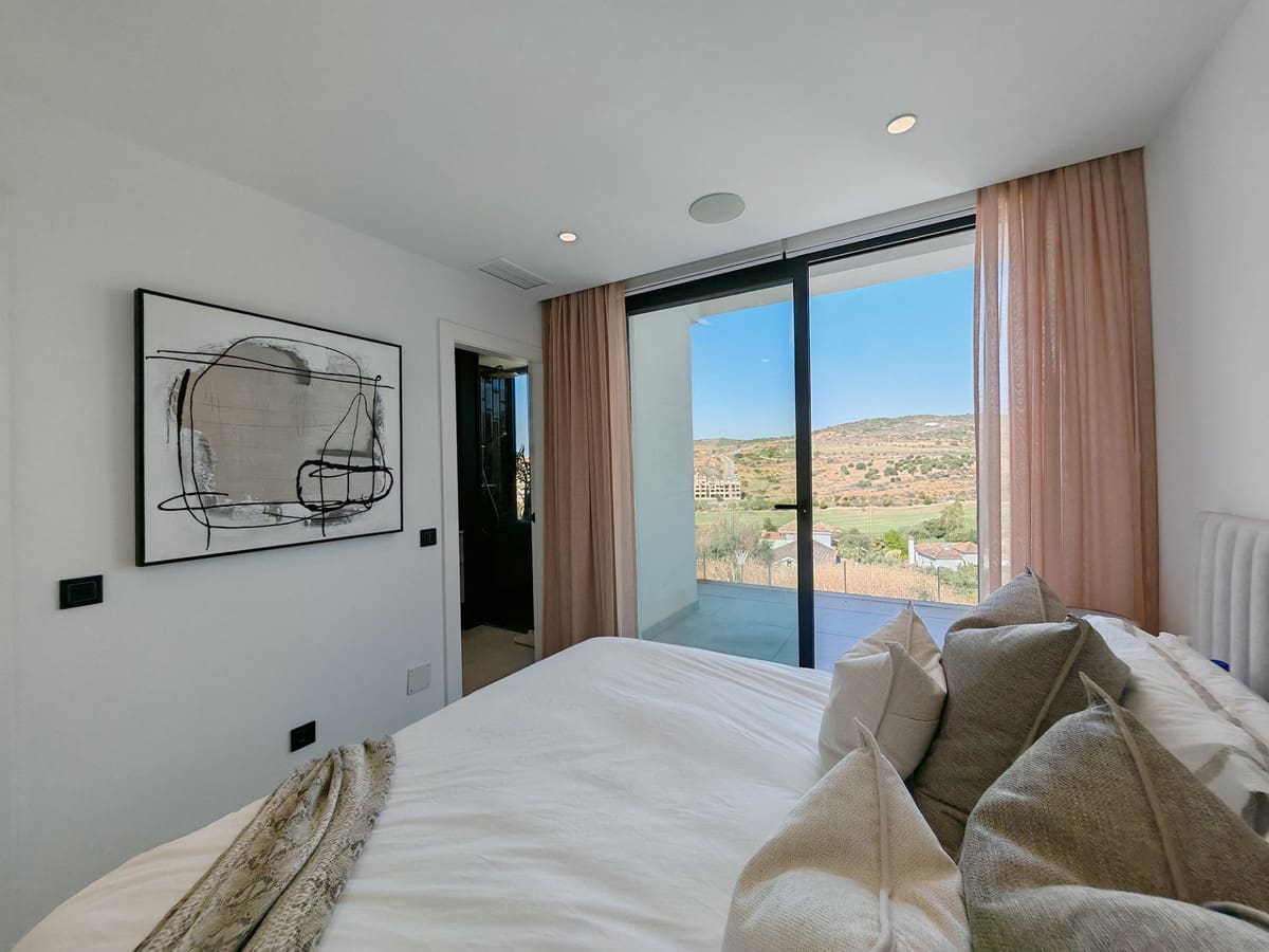 5 quarto Moradia para venda em Estepona com piscina garagem - 1 490 000 € (Ref: 9175062)