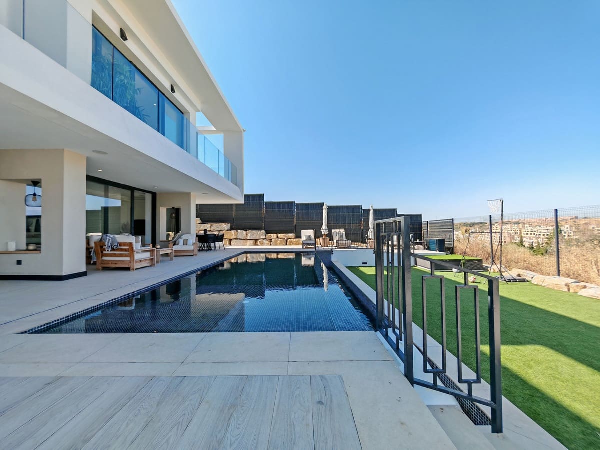 5 quarto Moradia para venda em Estepona com piscina garagem - 1 490 000 € (Ref: 9175062)