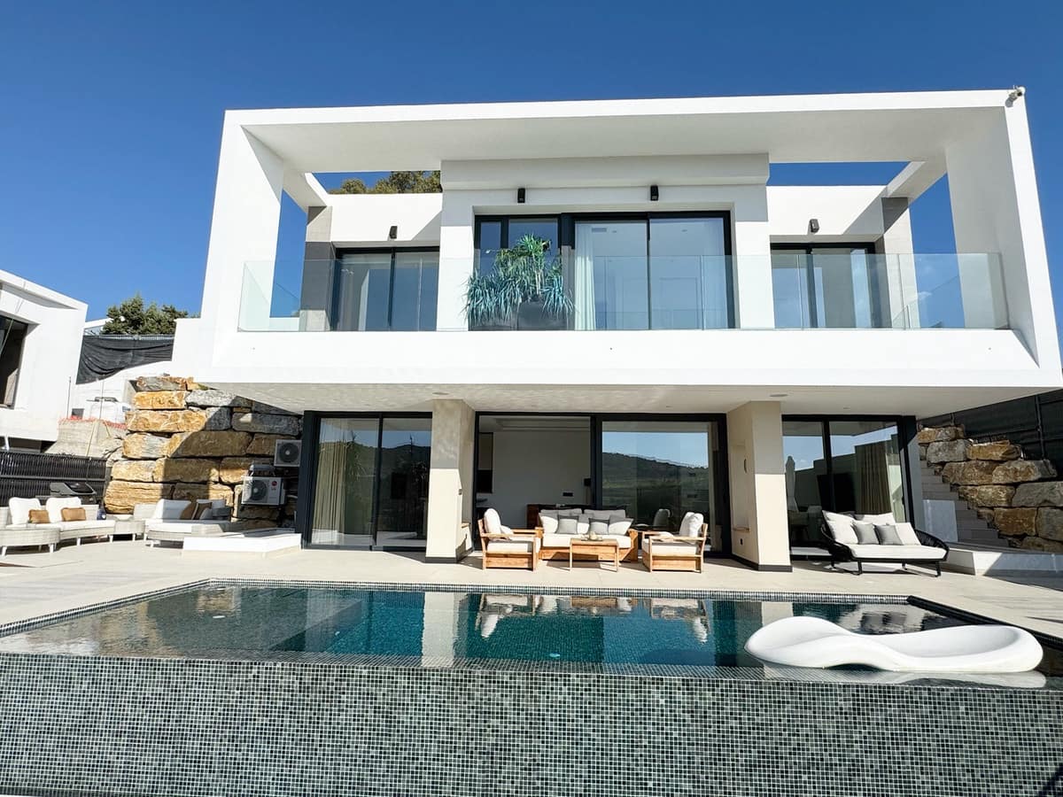 5 quarto Moradia para venda em Estepona com piscina garagem - 1 490 000 € (Ref: 9175062)