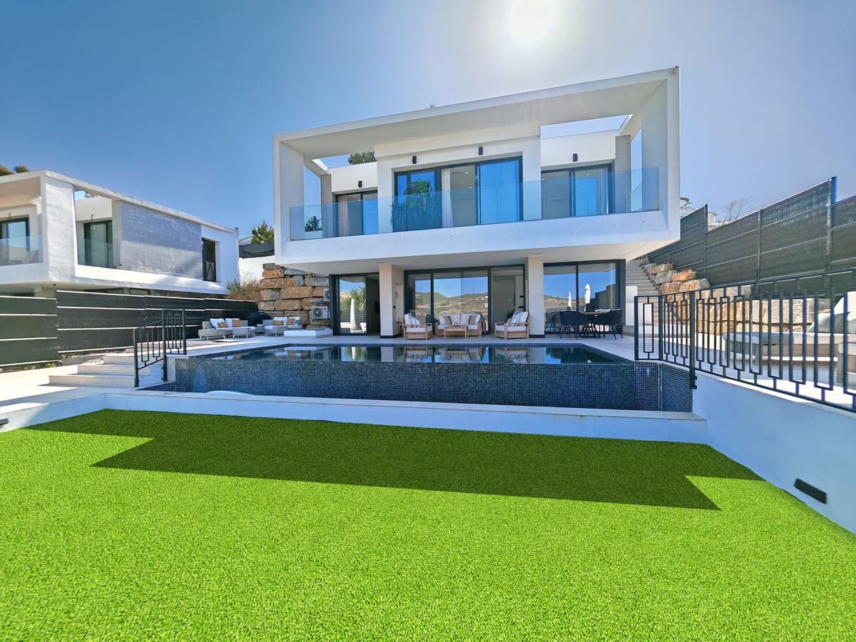 4 chambre Villa/Maison à vendre à Estepona avec piscine garage - 1 395 000 € (Ref: 9175062)