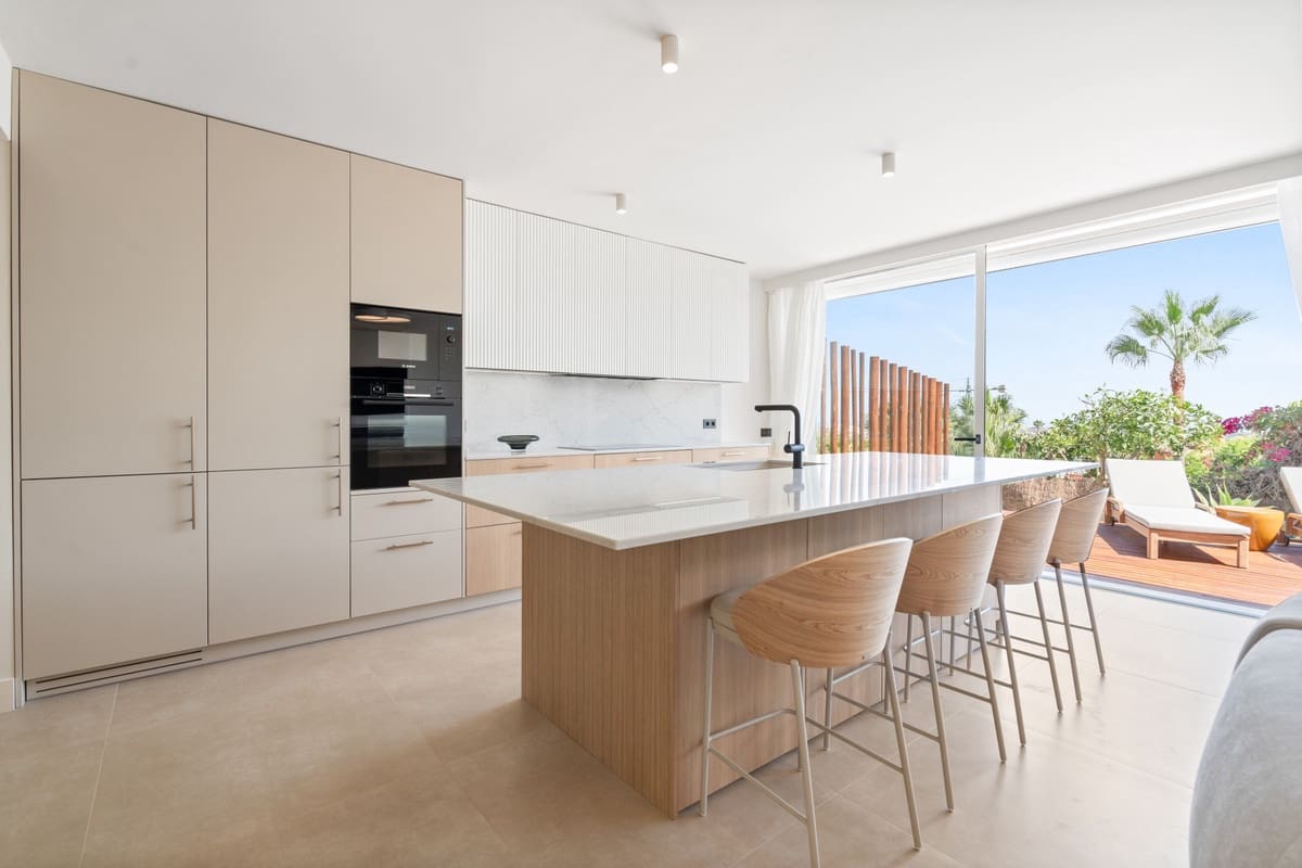 3 Zimmer Apartment zu verkaufen in Nueva Andalucia mit Pool Garage - 1.250.000 € (Ref: 9192558)