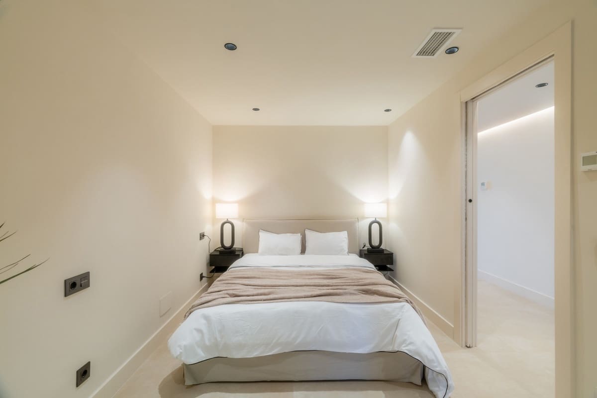 3 Zimmer Apartment zu verkaufen in Nueva Andalucia mit Pool Garage - 1.250.000 € (Ref: 9192558)