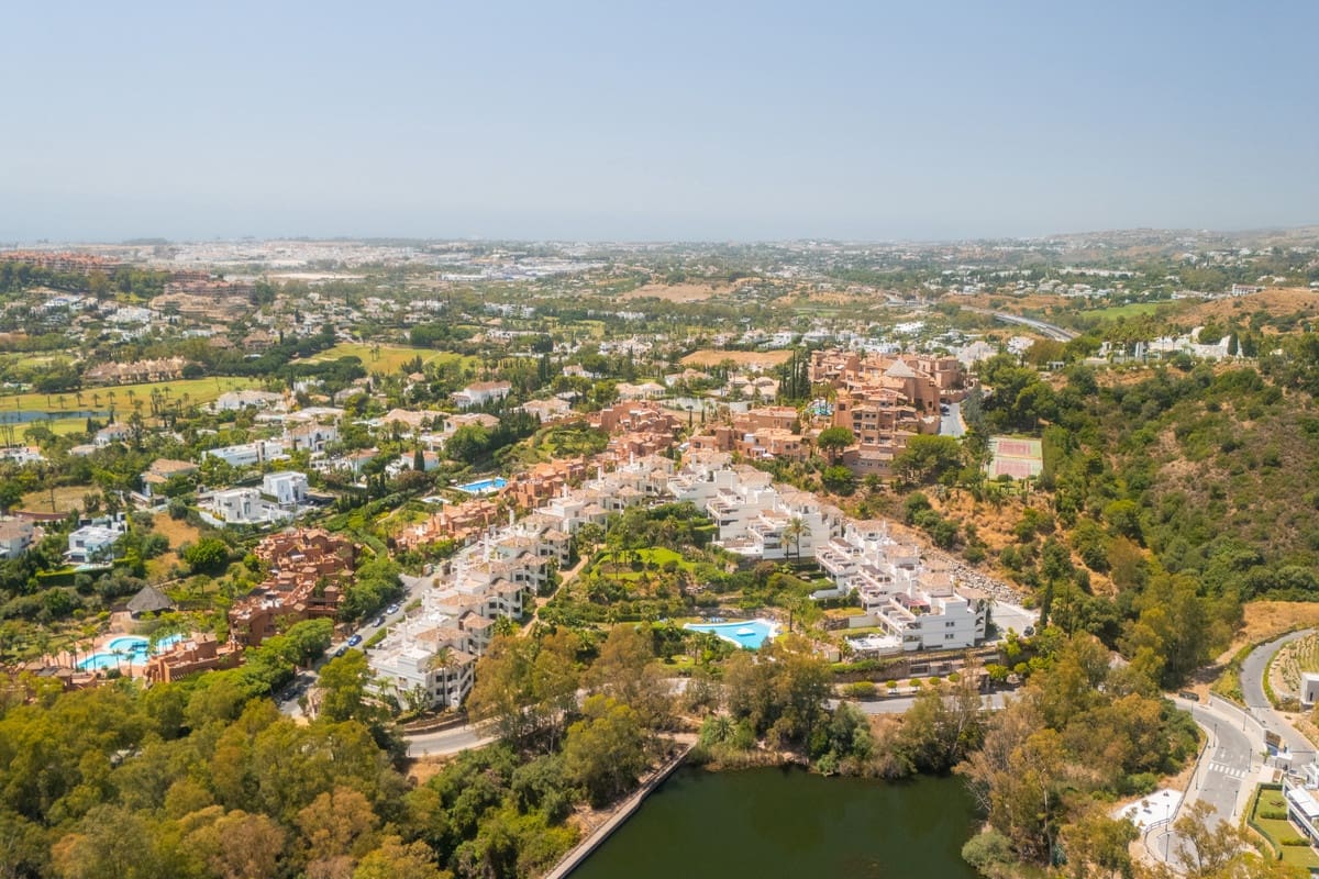 3 Zimmer Apartment zu verkaufen in Nueva Andalucia mit Pool Garage - 1.250.000 € (Ref: 9192558)