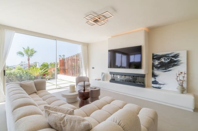 3 makuuhuone Huoneisto myytävänä paikassa Nueva Andalucia, Marbella mukana uima-altaan 
autotalli - 1 180 000 € (Ref: 9192559)