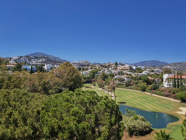 4 bedroom Townhouse for sale in La Quinta, Benahavís with garage - € 875,000 (Ref: 9215458)