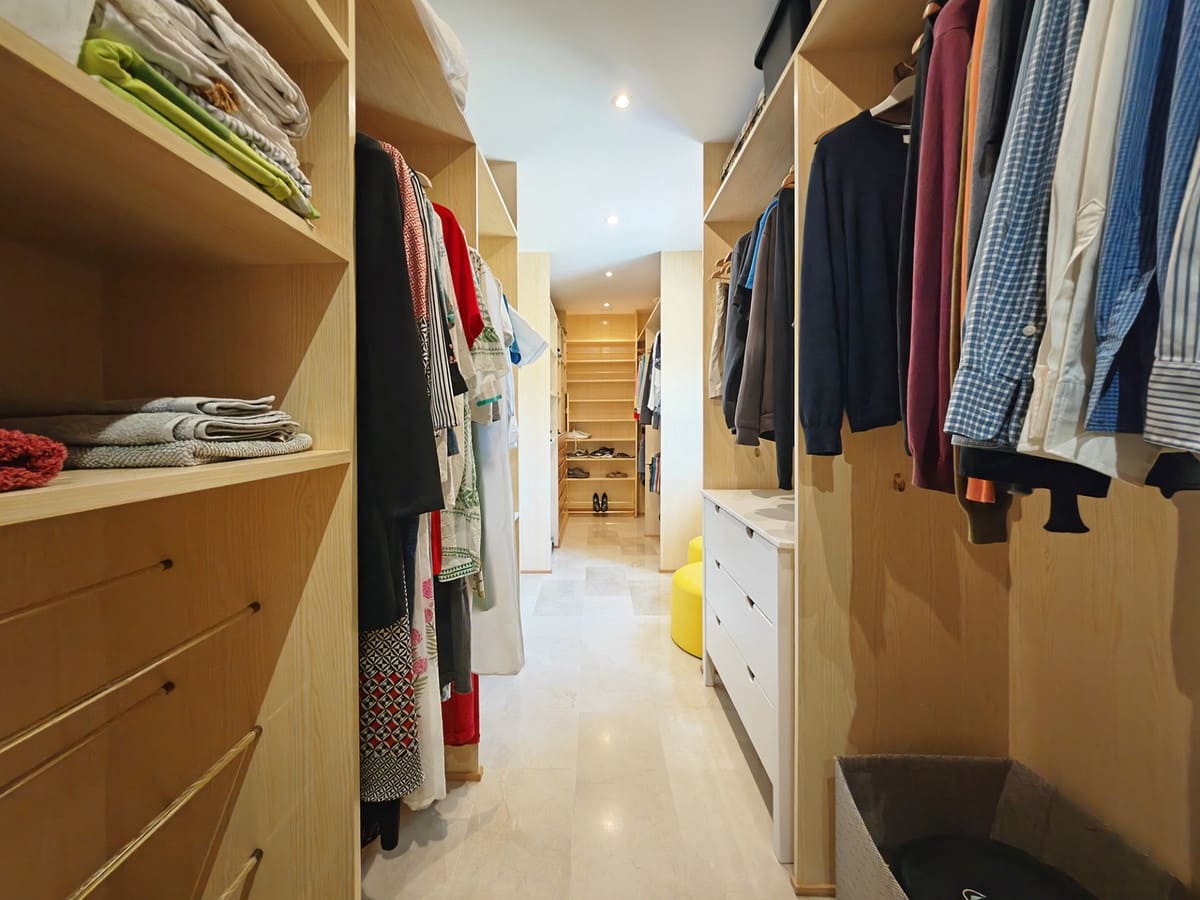 4 soveværelse Byhus til salg i La Quinta med garage - € 875.000 (Ref: 9215458)