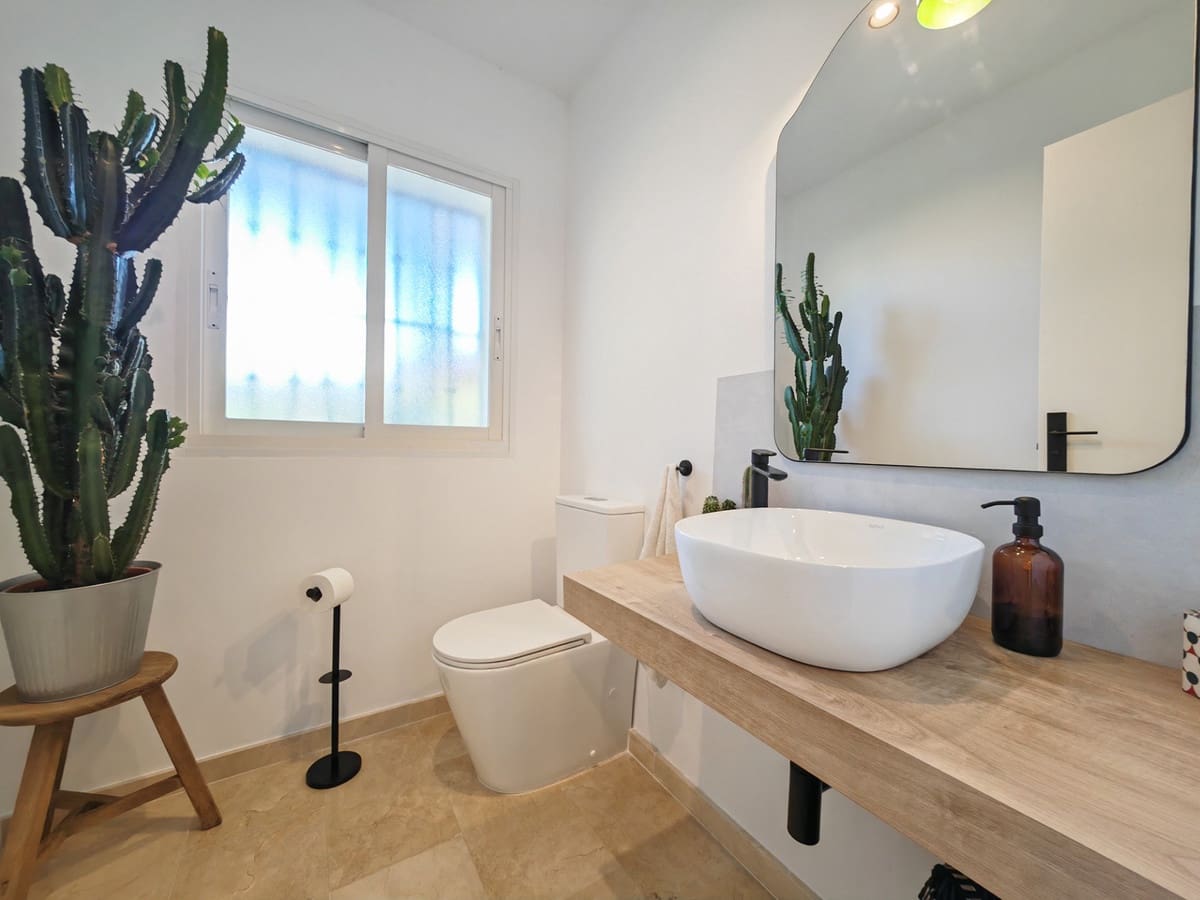 4 soveværelse Byhus til salg i La Quinta med garage - € 875.000 (Ref: 9215458)