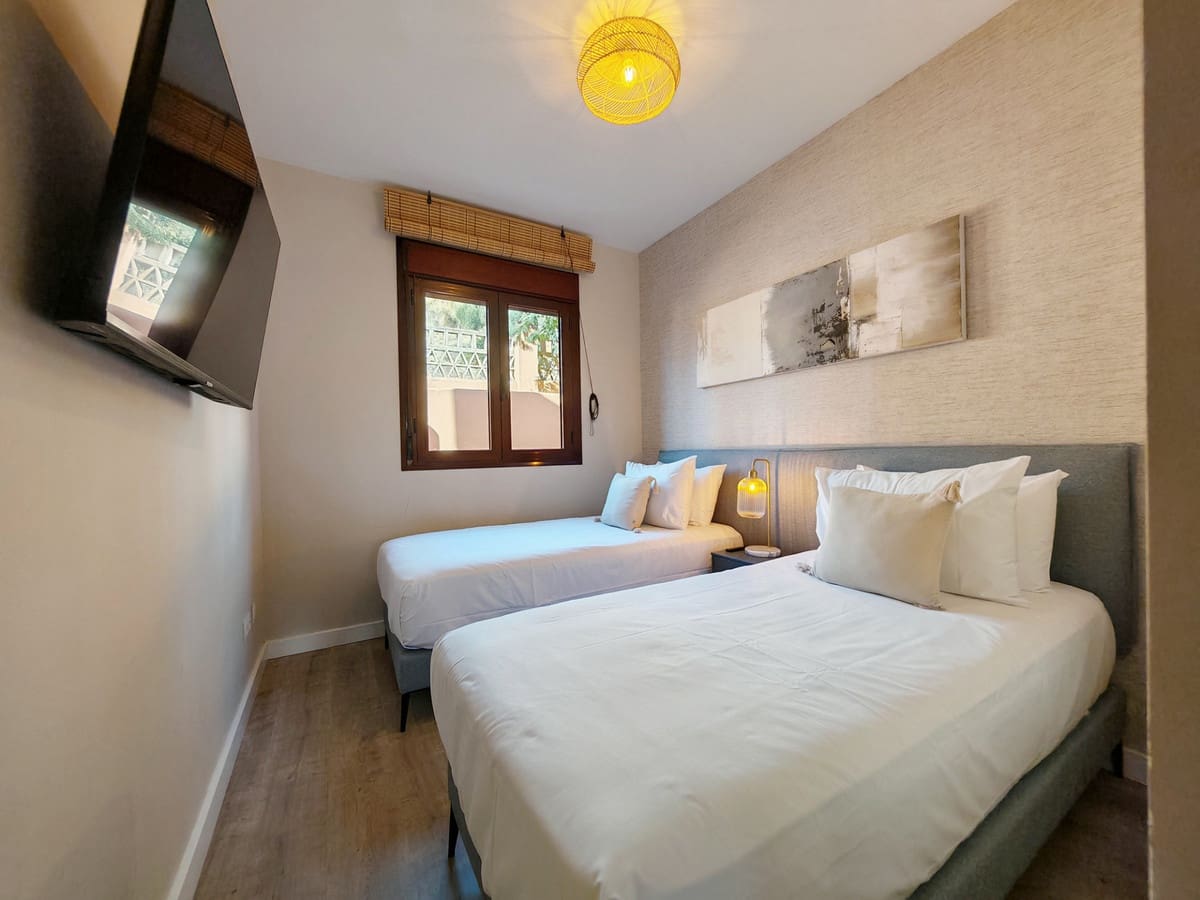 Apartamento de 2 habitaciones en Benahavís en venta con piscina garaje - 340.000 € (Ref: 9217776)