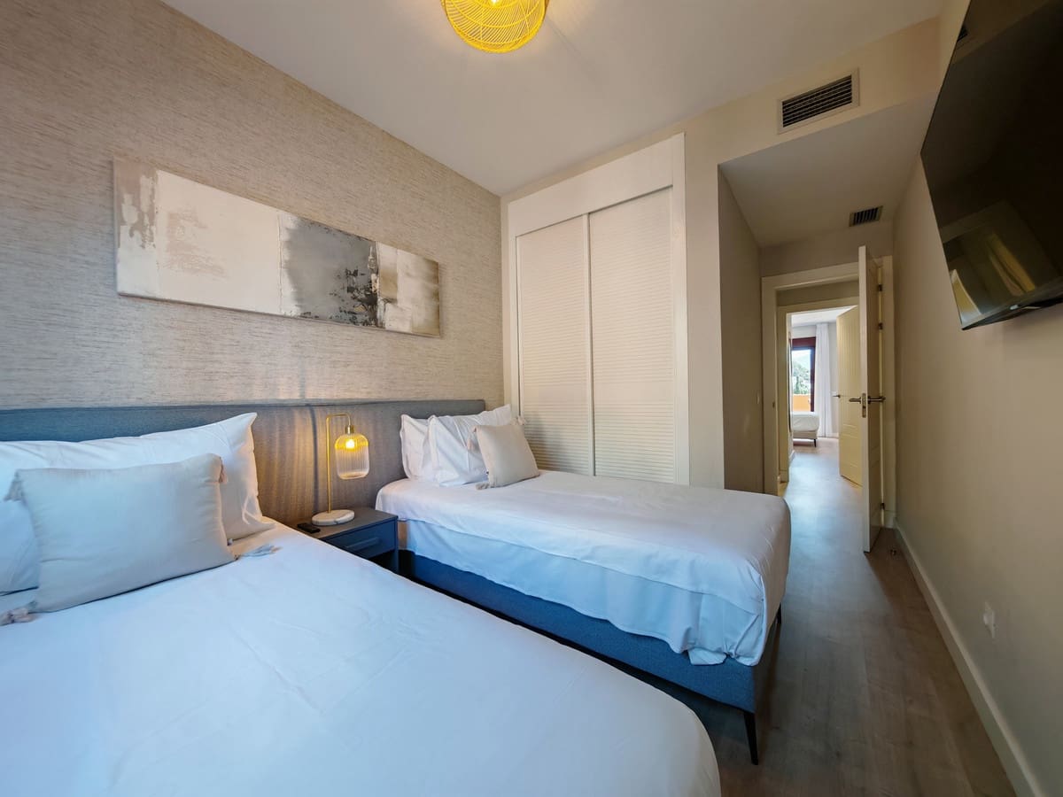 Apartamento de 2 habitaciones en Benahavís en venta con piscina garaje - 340.000 € (Ref: 9217776)