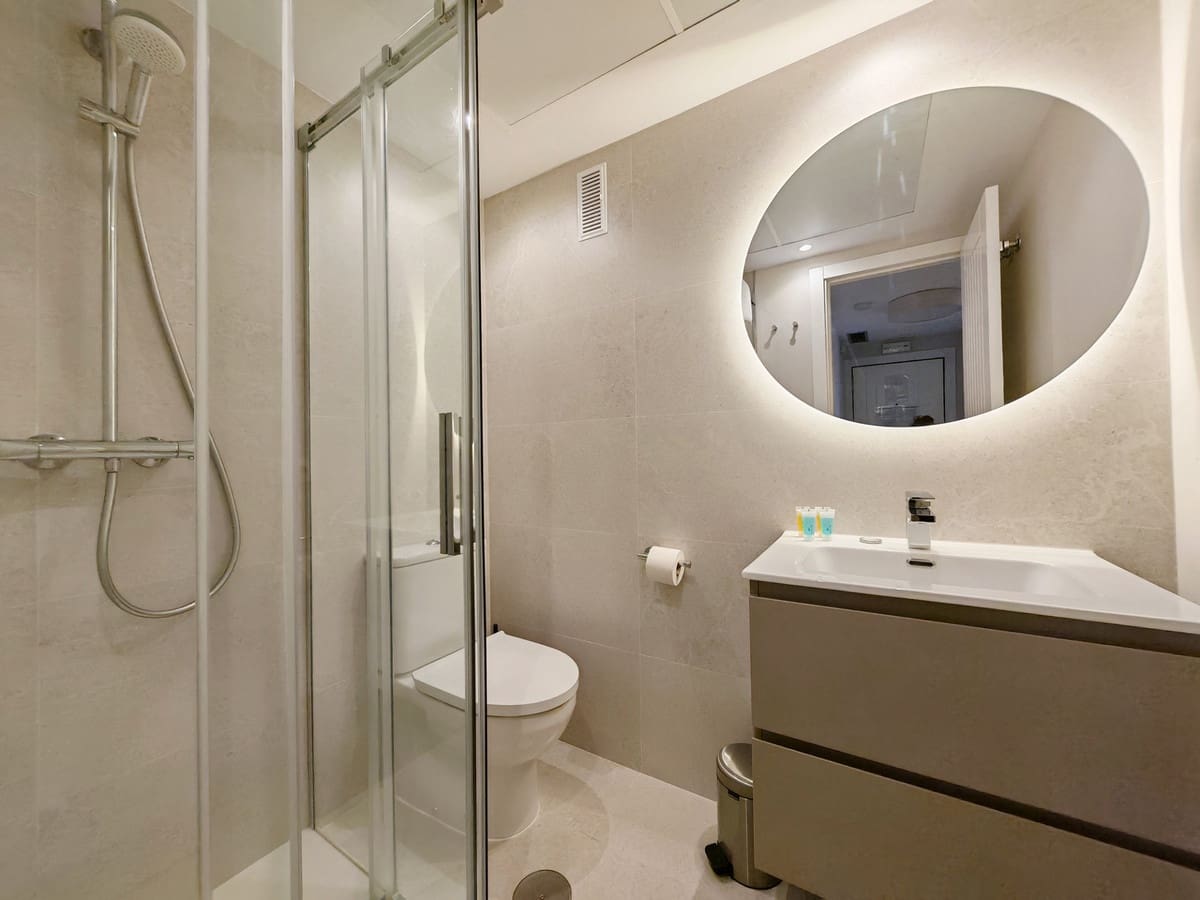 Apartamento de 2 habitaciones en Benahavís en venta con piscina garaje - 325.000 € (Ref: 9217776)