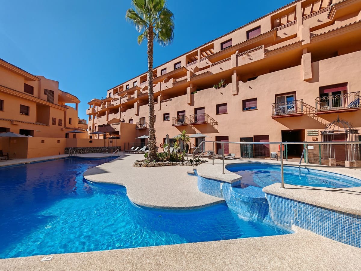 2 soveværelse Lejlighed til salg i Benahavis med swimmingpool garage - € 325.000 (Ref: 9217776)