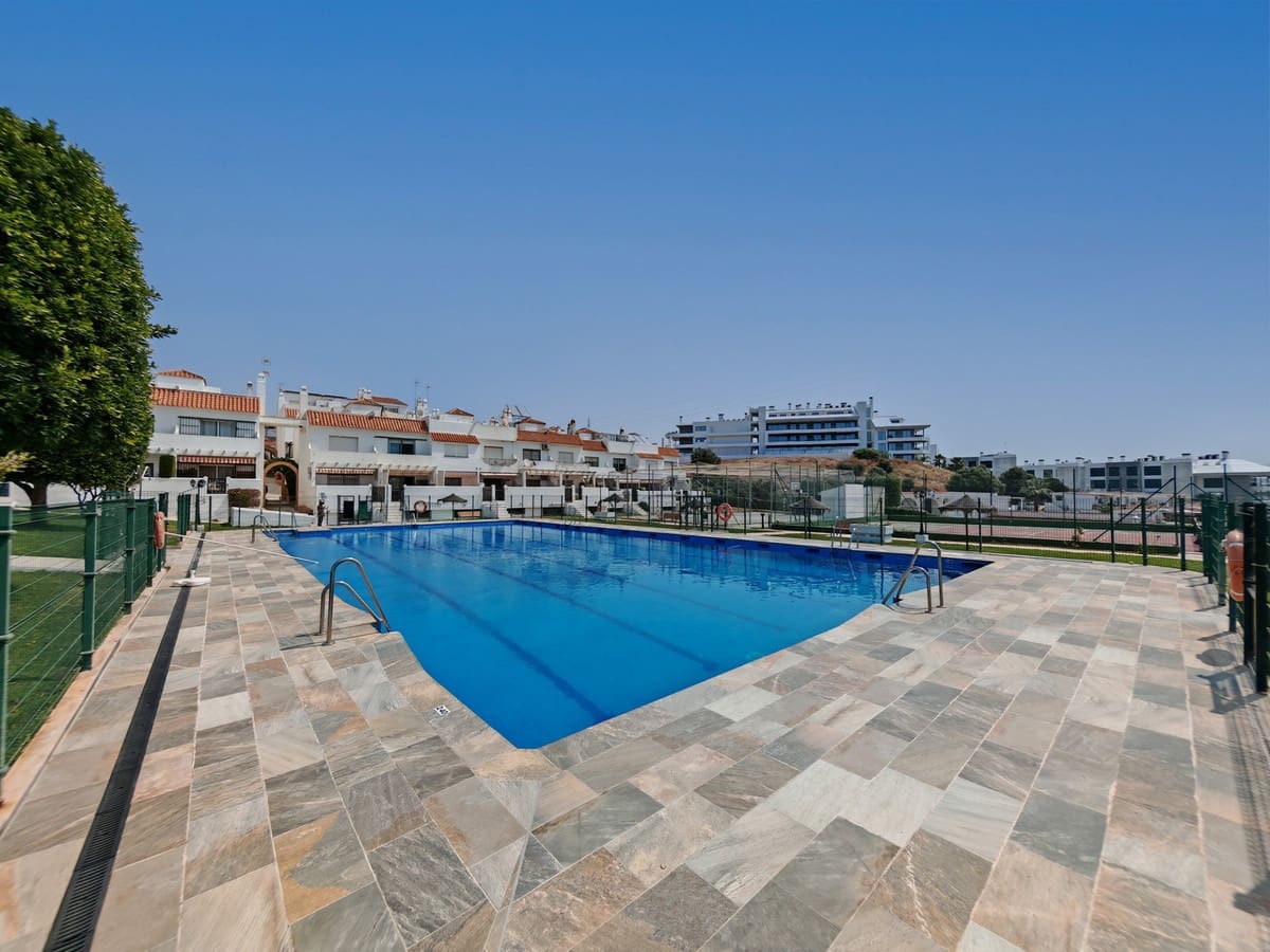 Pareado de 3 habitaciones en Mijas Costa en venta con piscina - 450.000 € (Ref: 9233072)