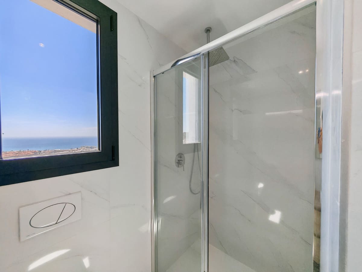 3 Zimmer Apartment zu verkaufen in Fuengirola mit Pool Garage - 595.000 € (Ref: 9233073)