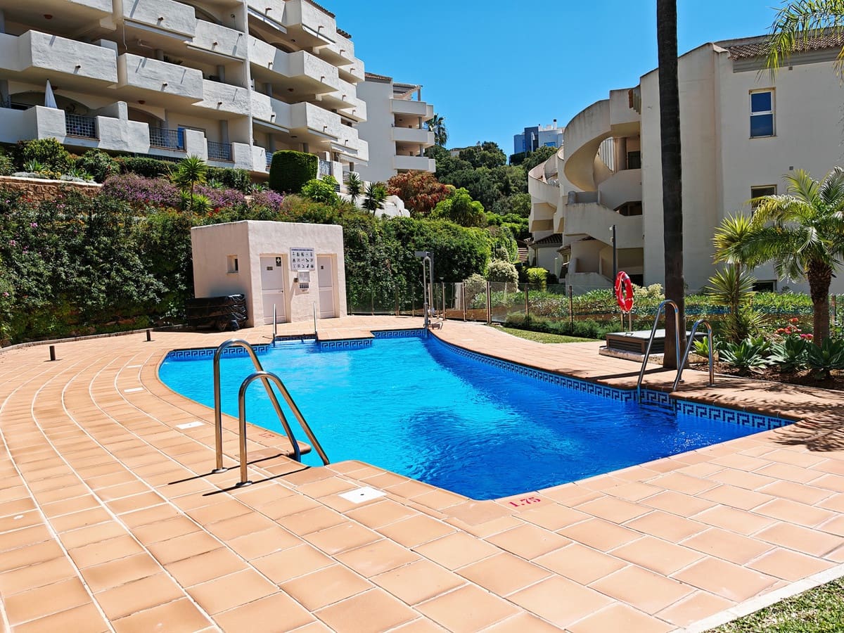 2 makuuhuone Huoneisto vuokrattavana paikassa Elviria mukana uima-altaan 
autotalli - 1 900 € (Ref: 9252388)