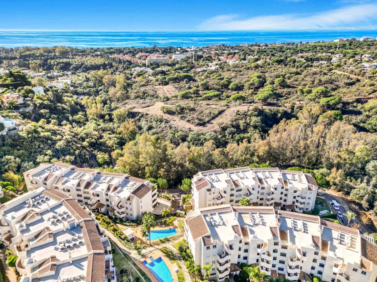 2 makuuhuone Huoneisto vuokrattavana paikassa Elviria mukana uima-altaan 
autotalli - 1 900 € (Ref: 9252388)