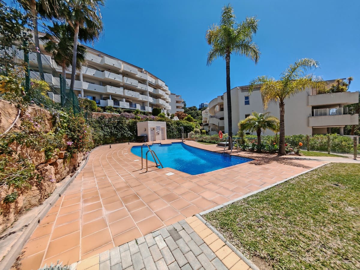 2 makuuhuone Huoneisto vuokrattavana paikassa Elviria mukana uima-altaan 
autotalli - 1 900 € (Ref: 9252388)