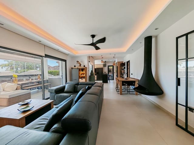 Chalet de 3 habitaciones en Mijas Golf, Mijas en venta con piscina - 1.485.000 € (Ref: 9257599)