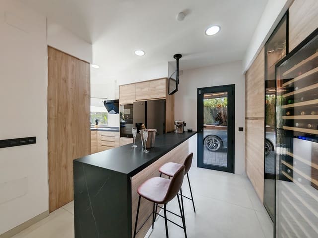 Chalet de 3 habitaciones en Mijas Golf, Mijas en venta con piscina - 1.485.000 € (Ref: 9257599)