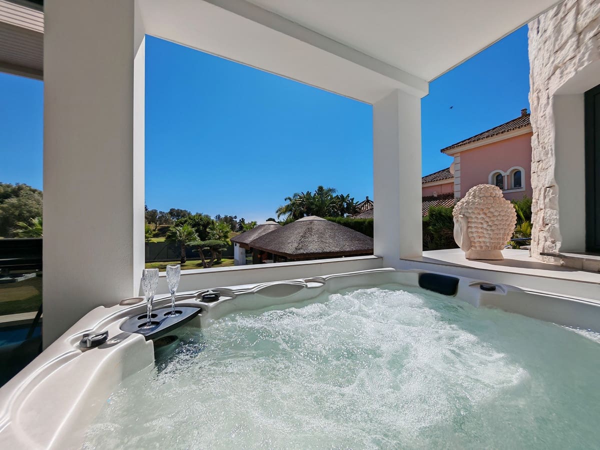 Chalet de 3 habitaciones en Mijas Golf en venta con piscina - 1.485.000 € (Ref: 9257599)