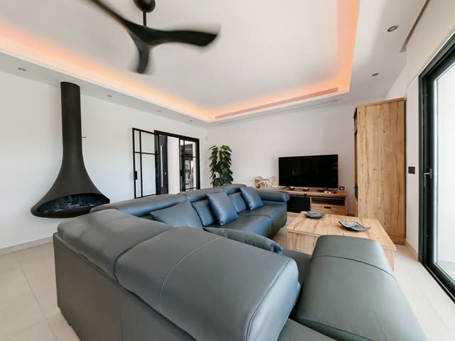 Chalet de 3 habitaciones en Mijas Golf, Mijas en venta con piscina - 1.485.000 € (Ref: 9257599)