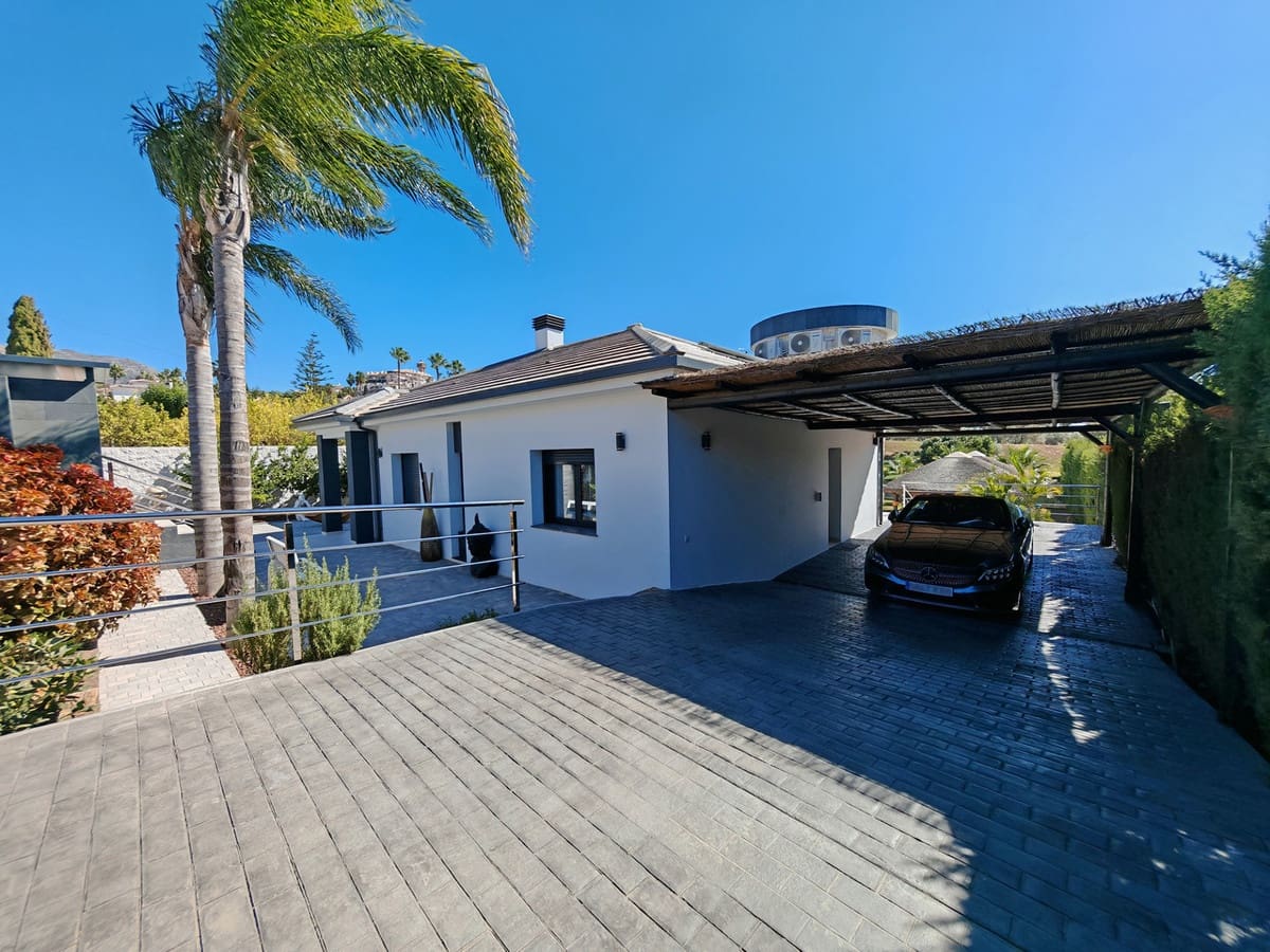 Chalet de 3 habitaciones en Mijas Golf en venta con piscina - 1.485.000 € (Ref: 9257599)