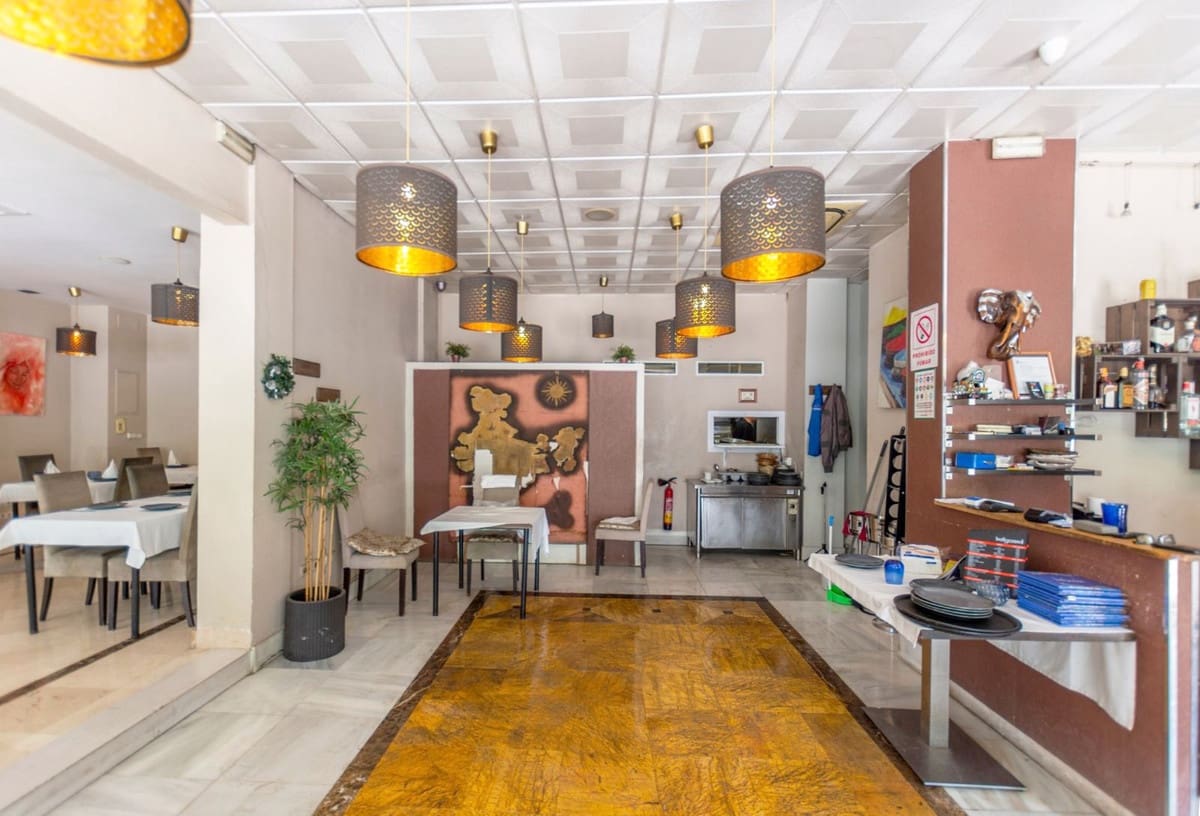 Restaurang/Bar till salu i Nueva Andalucia med garage - 1 100 000 € (Ref: 9278134)