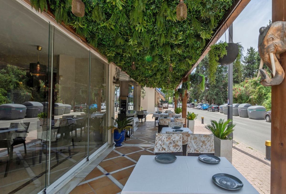 Restaurang/Bar till salu i Nueva Andalucia med garage - 1 100 000 € (Ref: 9278134)