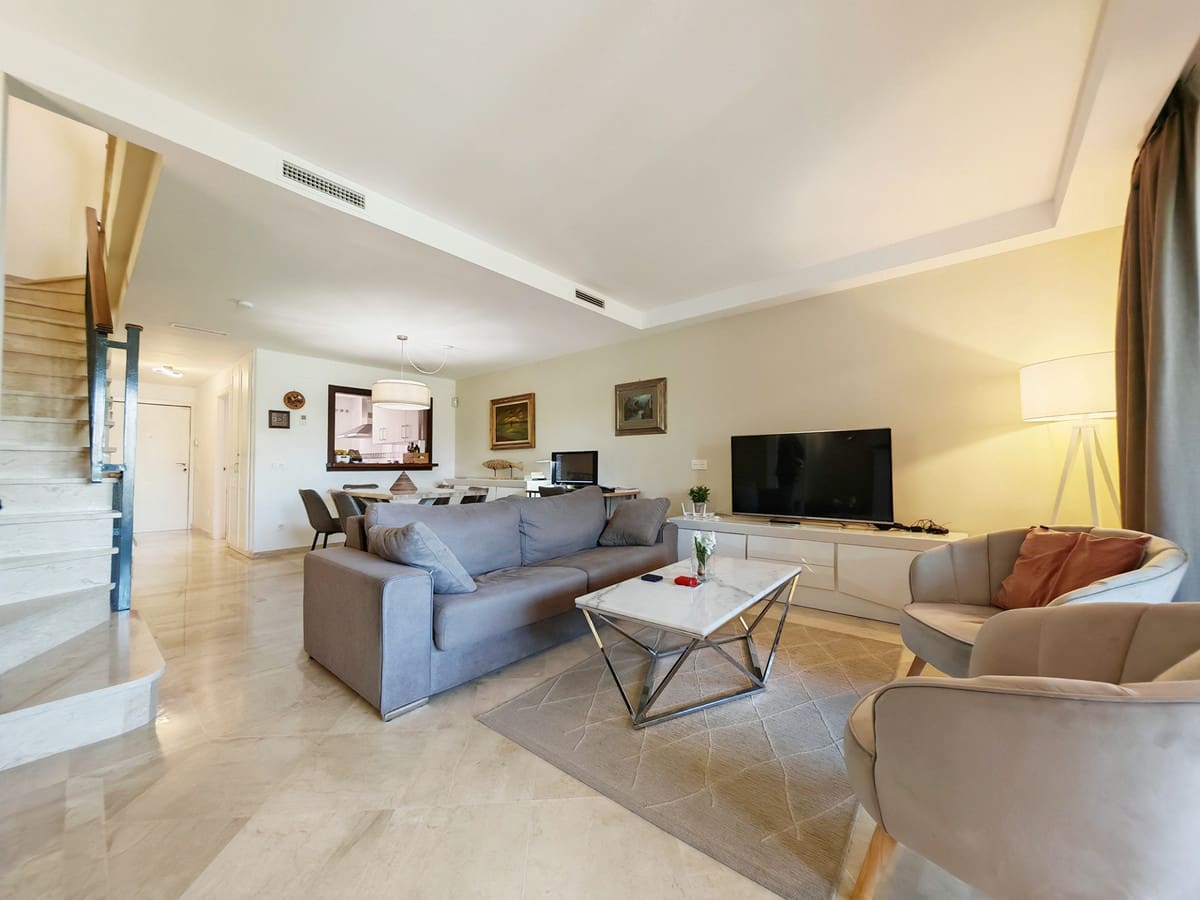 3 quarto Casa em Banda para venda em Cabopino com piscina garagem - 525 000 € (Ref: 9285173)