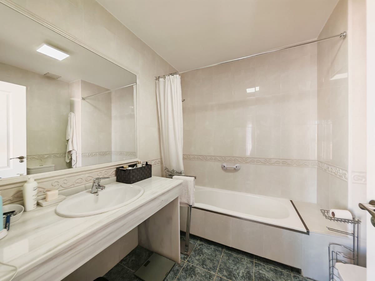 3 quarto Casa em Banda para venda em Cabopino com piscina garagem - 525 000 € (Ref: 9285173)