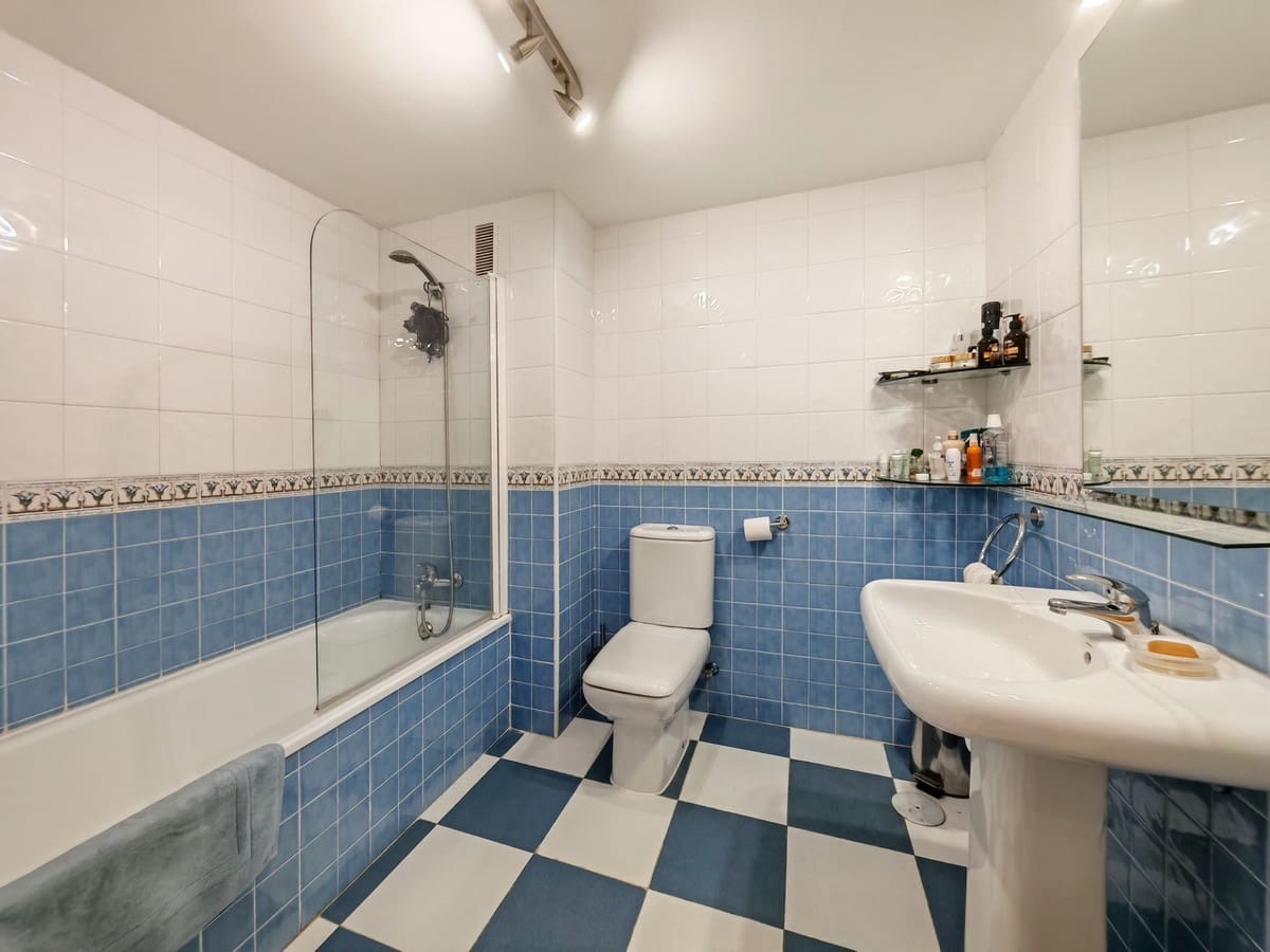 2 soveværelse Lejlighed til salg i La Reserva med swimmingpool garage - € 299.000 (Ref: 9294344)