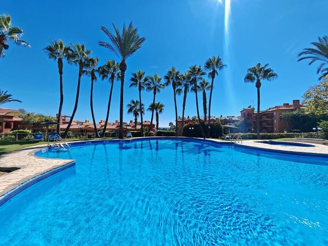 2 slaapkamer Appartement te koop in La Reserva, Marbella met zwembad garage - € 299.000 (Ref: 9294344)