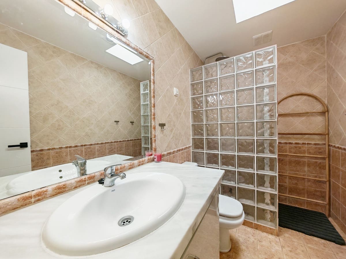 3 slaapkamer Villa te koop in Las Chapas met zwembad - € 795.000 (Ref: 9301259)