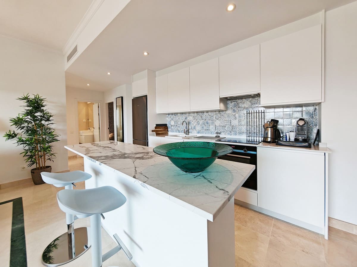 3 soveværelse Lejlighed til salg i Benahavis med swimmingpool garage - € 599.000 (Ref: 9301514)