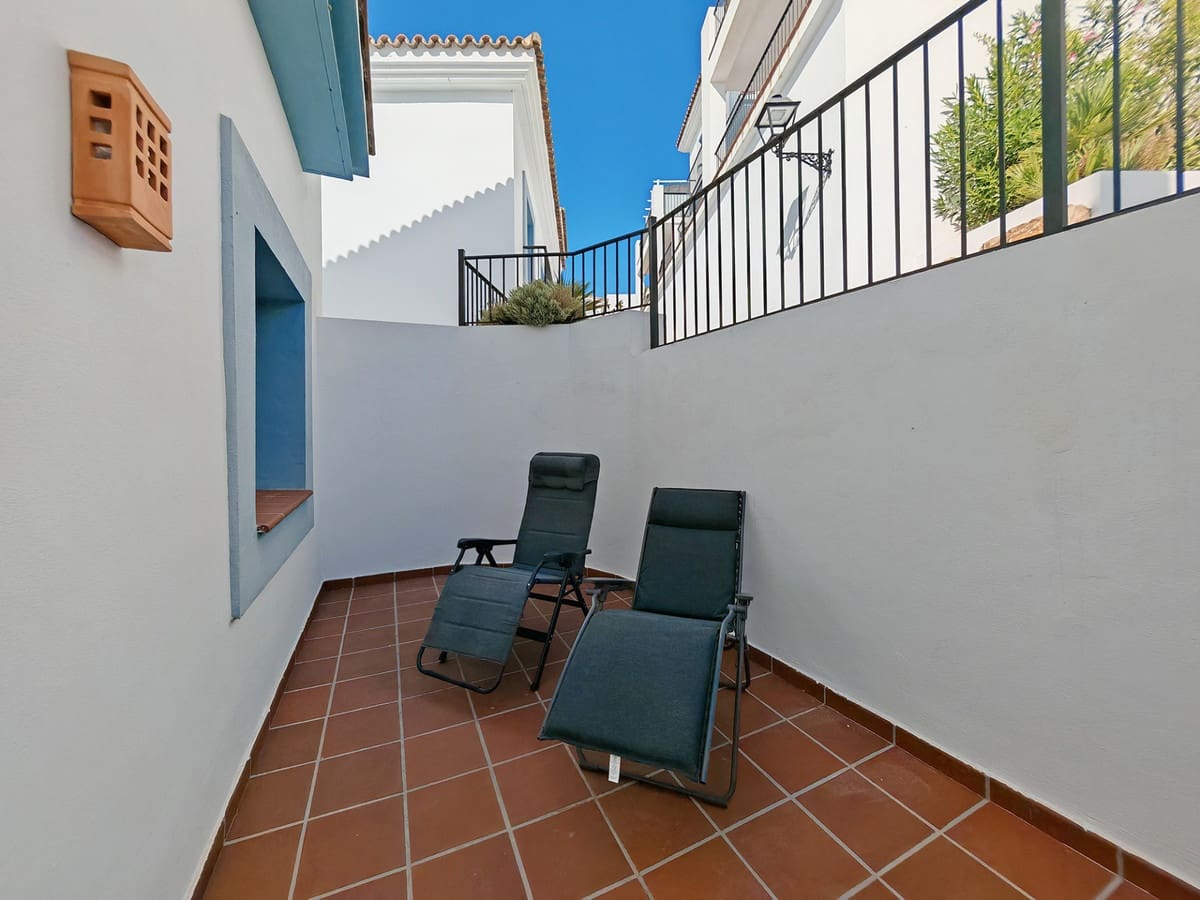 3 bedroom Apartment for sale in Benahavis with pool garage - € 599,000 (Ref: 9301514)