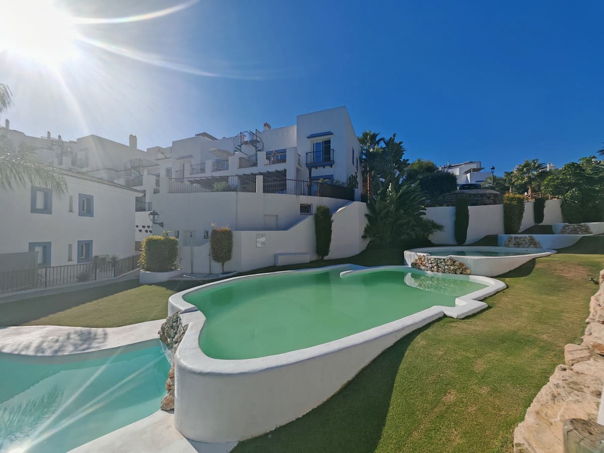 3 bedroom Apartment for sale in Benahavis with pool garage - € 599,000 (Ref: 9301514)
