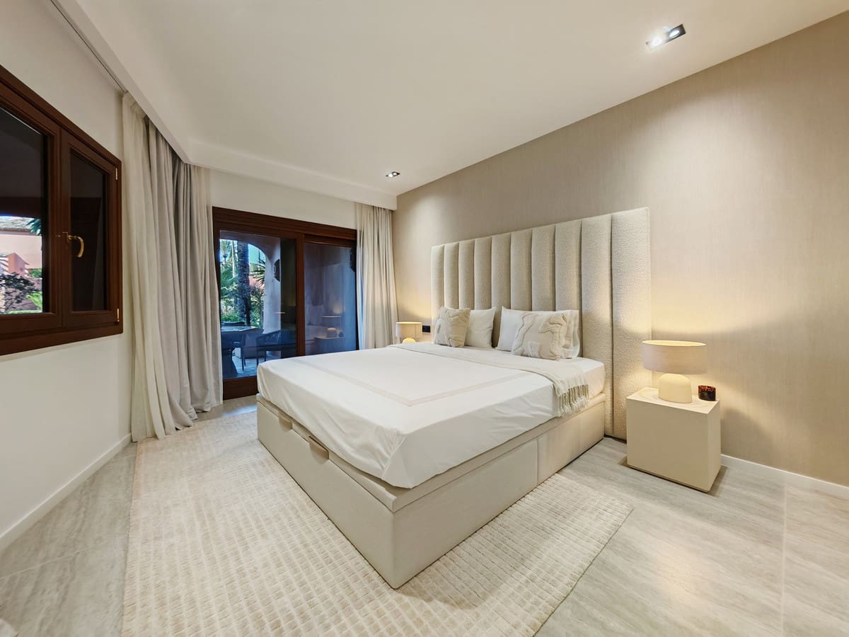 3 chambre Appartement à vendre à Estepona avec piscine garage - 1 525 000 € (Ref: 9347317)