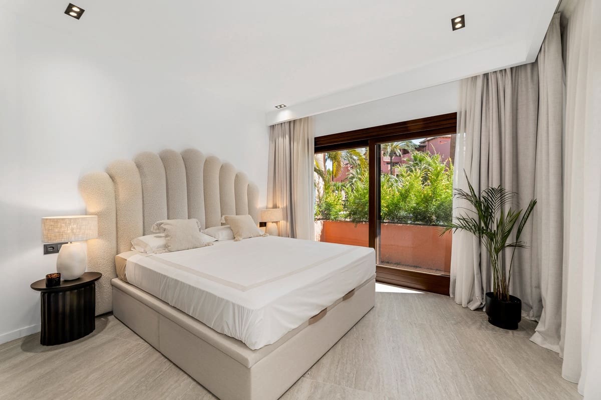 3 chambre Appartement à vendre à Estepona avec piscine garage - 1 525 000 € (Ref: 9347317)