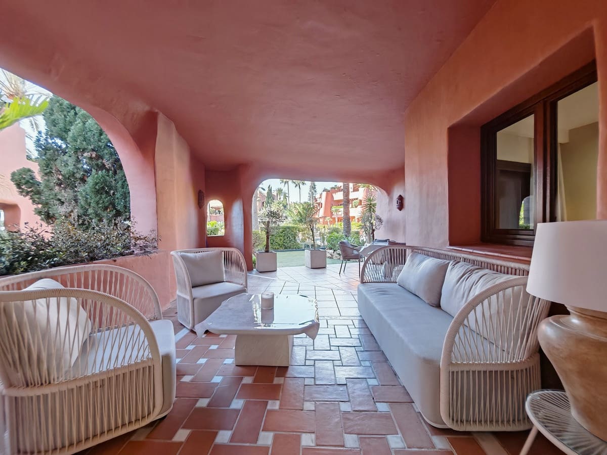 3 chambre Appartement à vendre à Estepona avec piscine garage - 1 525 000 € (Ref: 9347317)