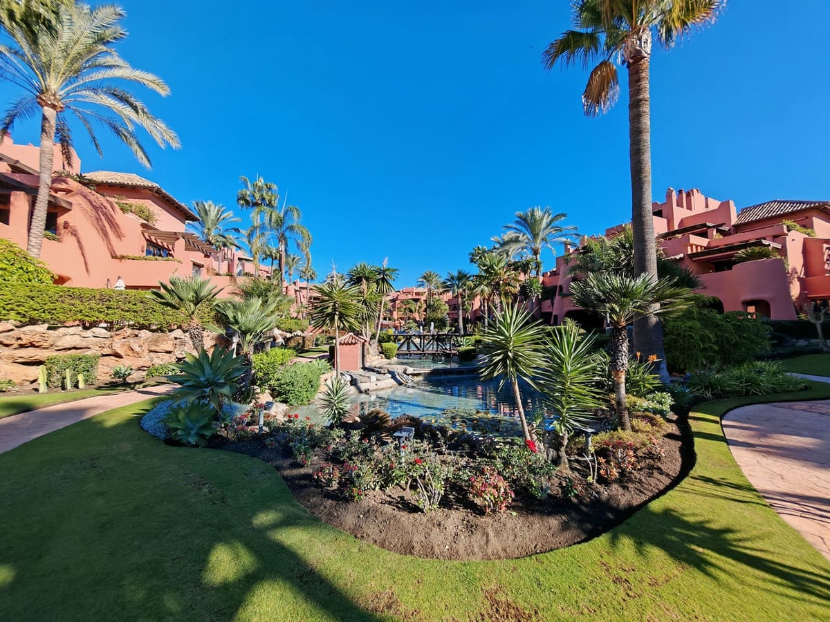 3 chambre Appartement à vendre à Estepona avec piscine garage - 1 525 000 € (Ref: 9347317)