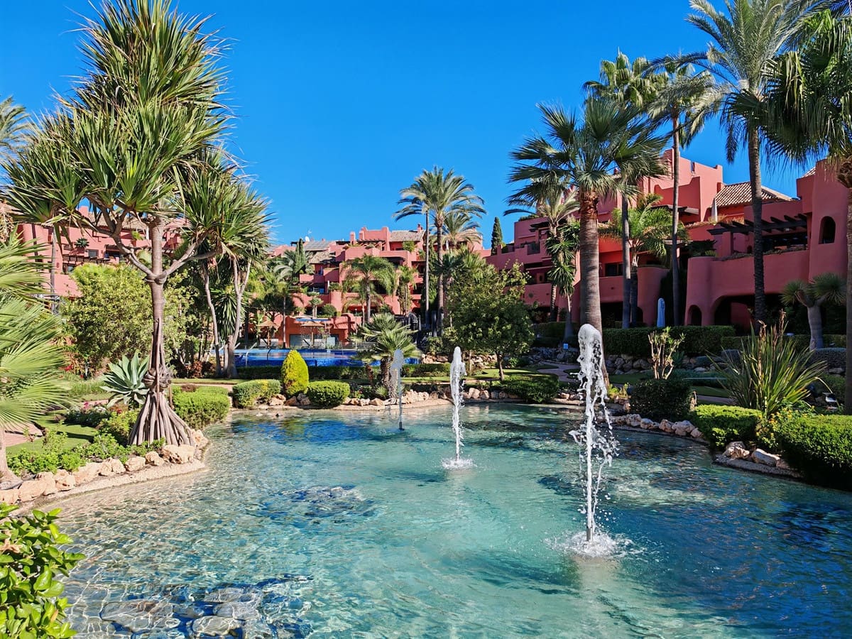 3 chambre Appartement à vendre à Estepona avec piscine garage - 1 525 000 € (Ref: 9347317)