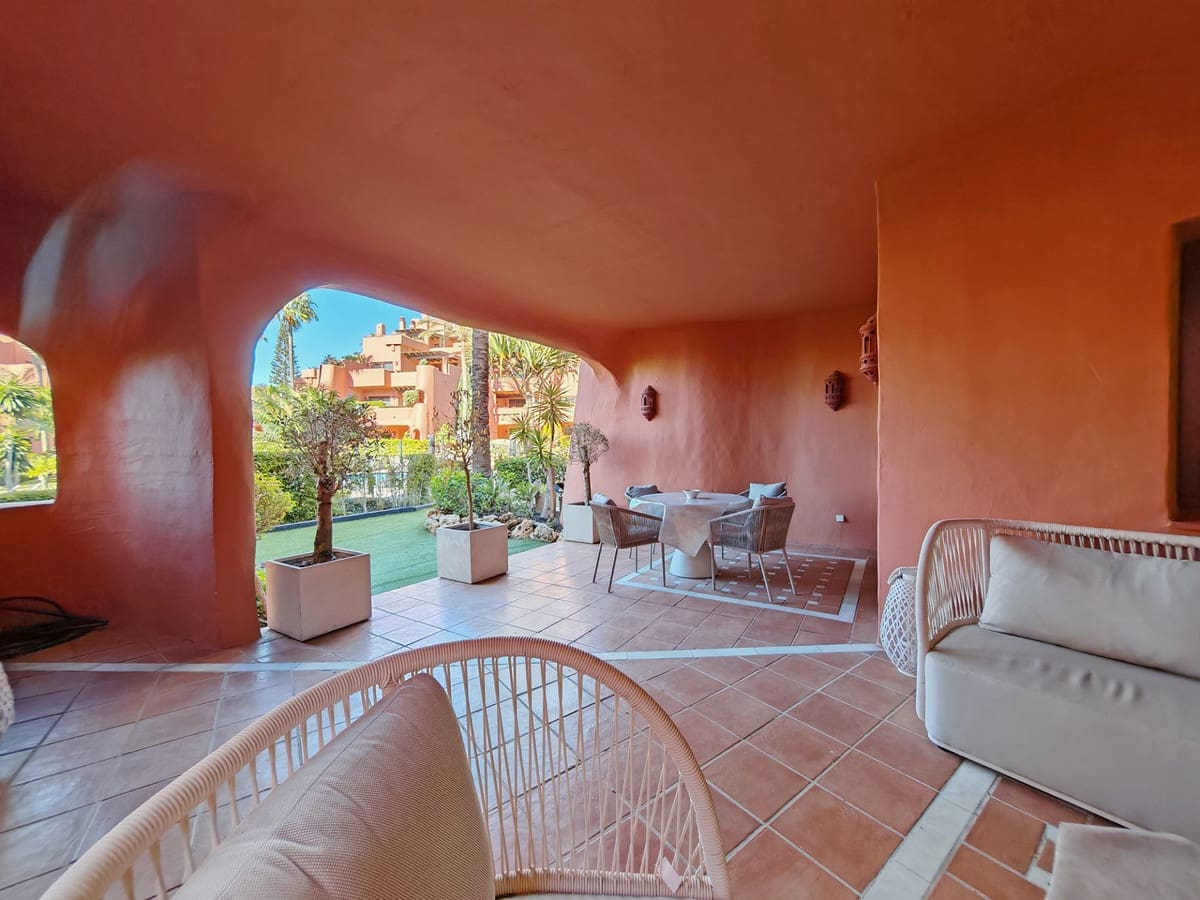 3 chambre Appartement à vendre à Estepona avec piscine garage - 1 525 000 € (Ref: 9347317)