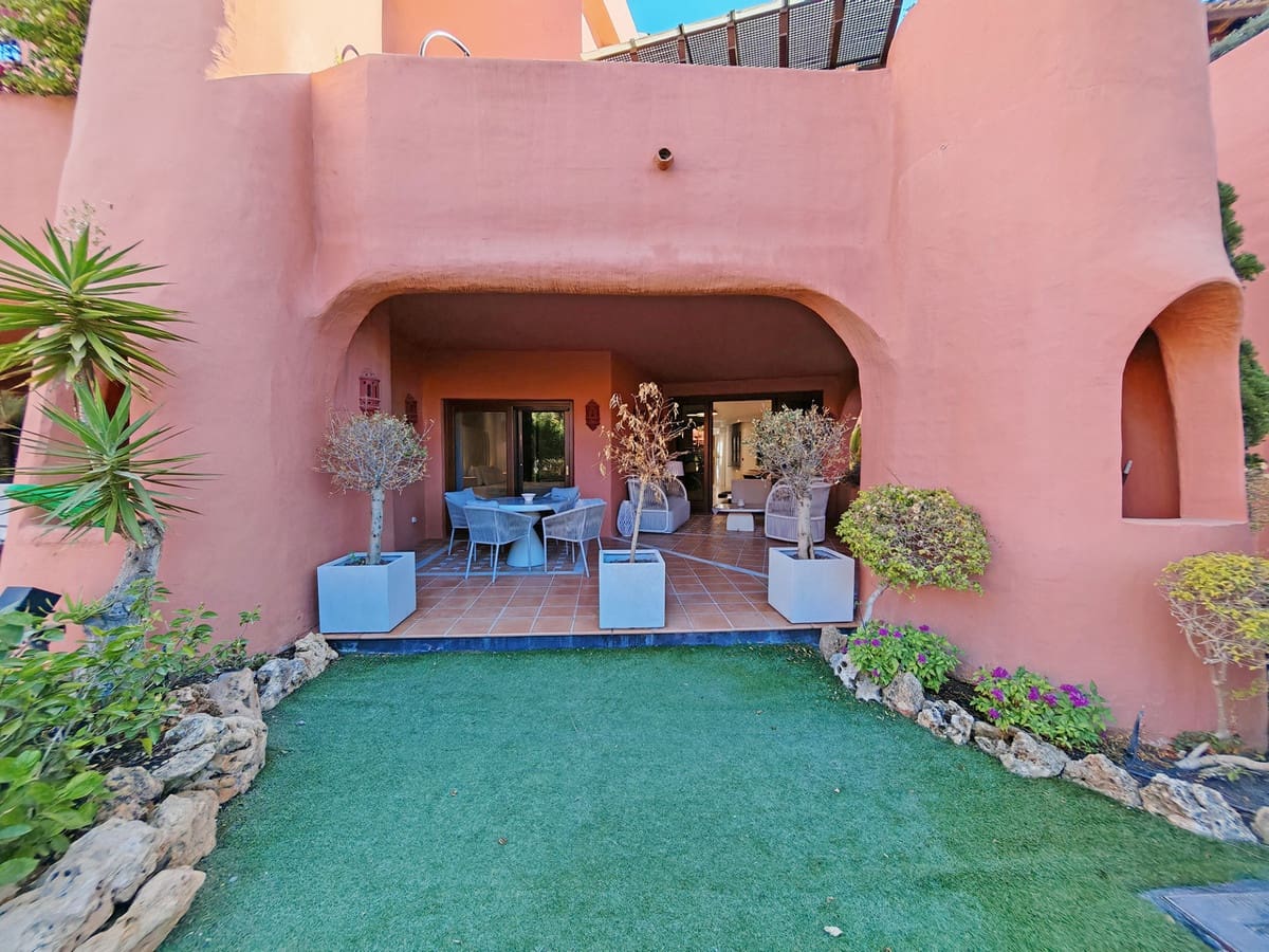 3 chambre Appartement à vendre à Estepona avec piscine garage - 1 525 000 € (Ref: 9347317)