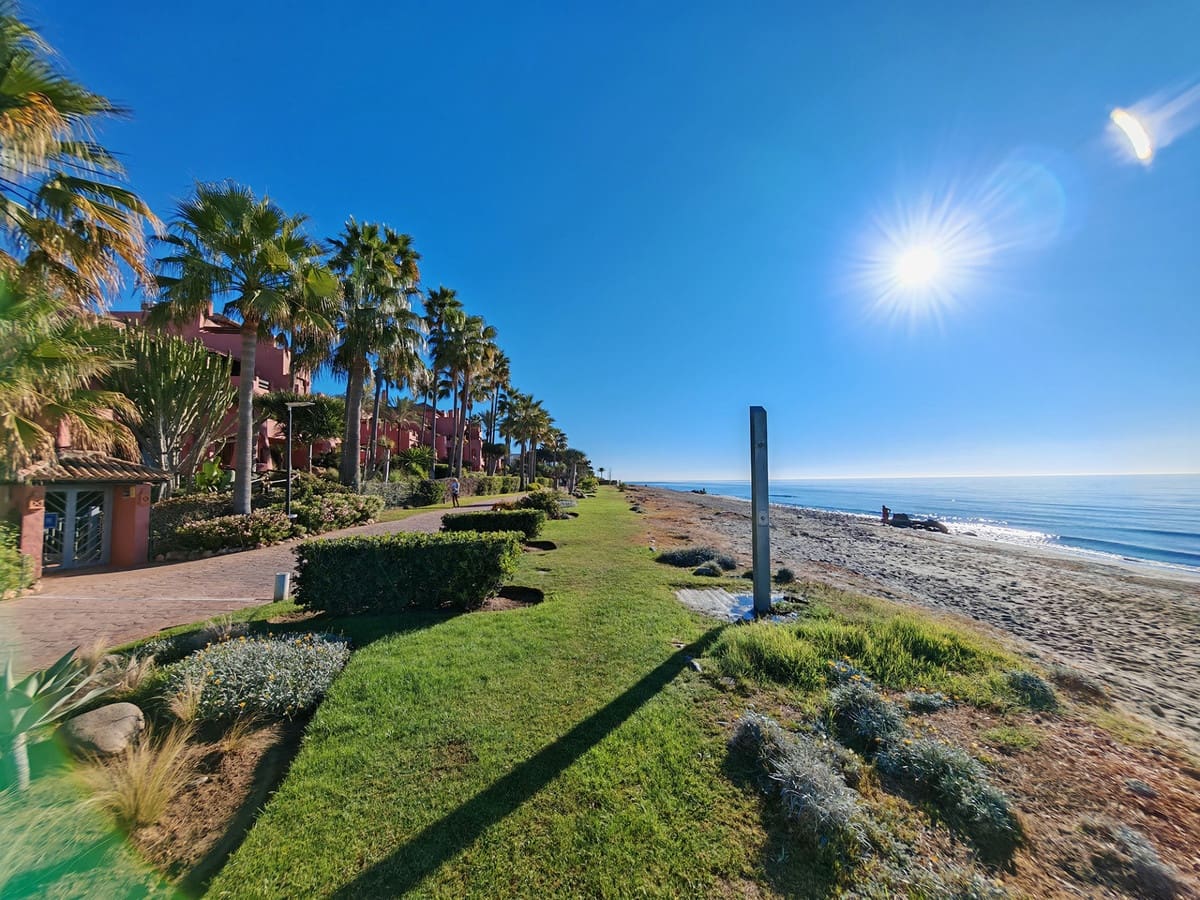 3 chambre Appartement à vendre à Estepona avec piscine garage - 1 525 000 € (Ref: 9347317)