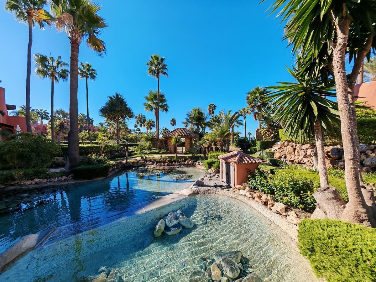 3 chambre Appartement à vendre à Estepona avec piscine garage - 1 525 000 € (Ref: 9347317)