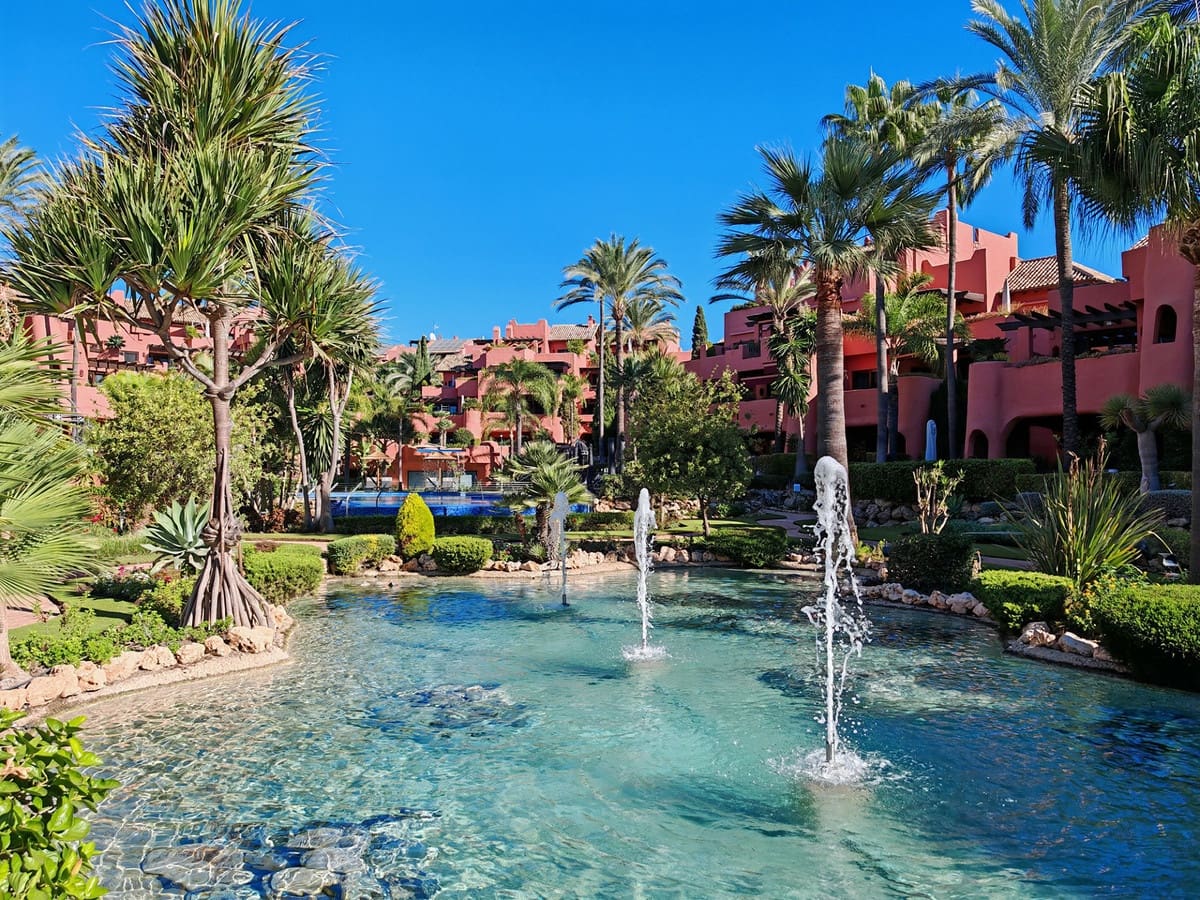 3 sovrum Lägenhet till salu i Estepona med pool garage - 1 525 000 € (Ref: 9347317)